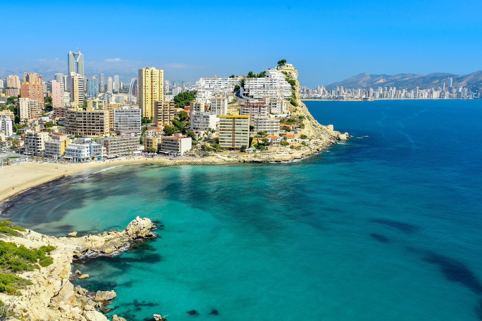 Cazare în Benidorm: golful Mal Pas și orașul vechi pe stâncă