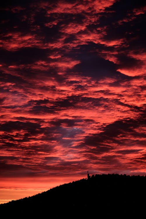 Základová fotografie zdarma na téma 4k tapeta, červené mraky, hora