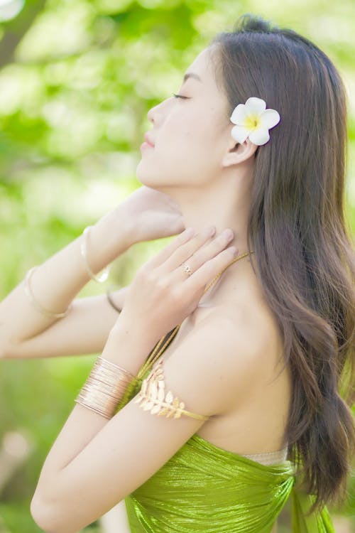 Kostenloses Stock Foto zu asiatische frau, atemberaubend, augen geschlossen