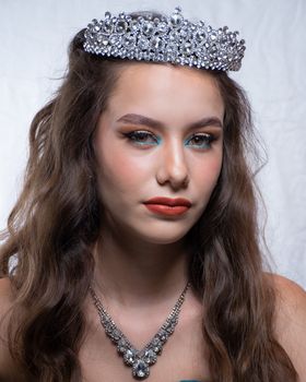 Close-up portrait of a woman in Ciudad de México wearing a tiara and necklace.