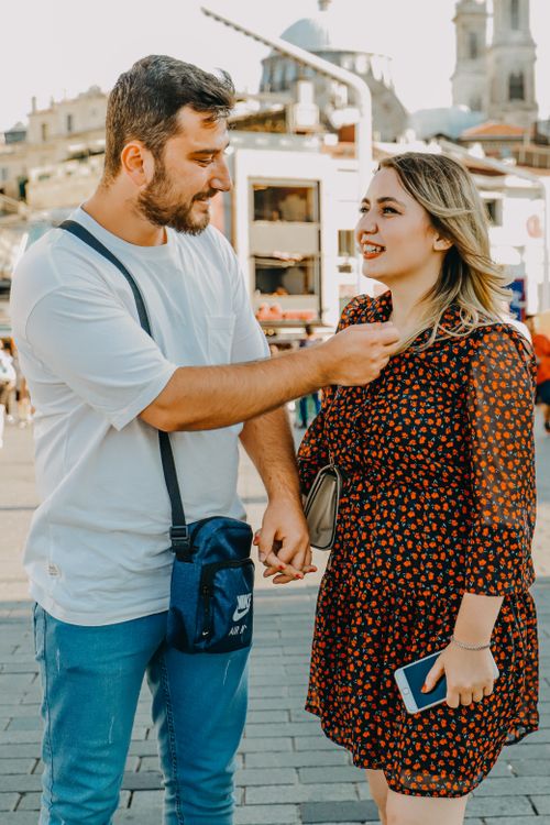 Free Happy couple enjoying a romantic stroll in bustling Istanbul market, holding hands and sharing a smile. Stock Photo