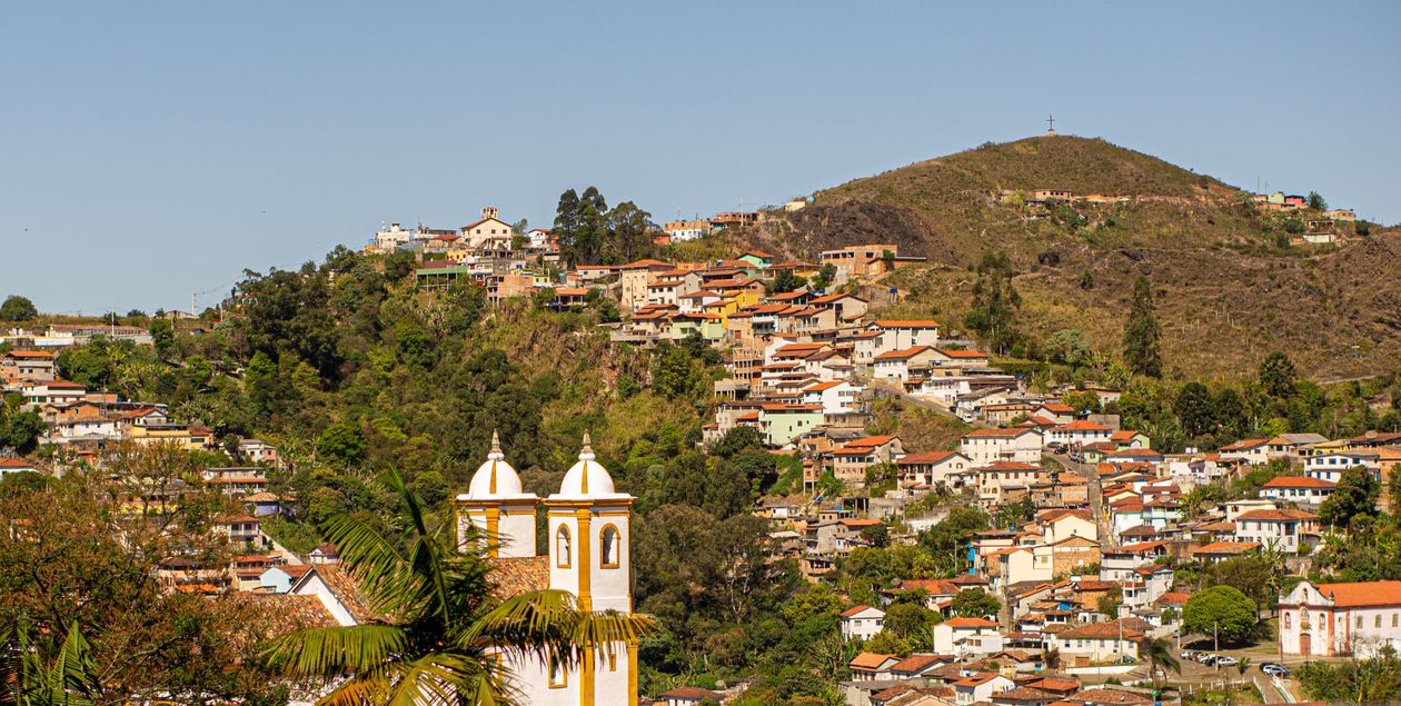 Free Picturesque landscape of hillside villages in Ouro Preto, Brazil showcasing lush greenery and charming architecture. Stock Photo