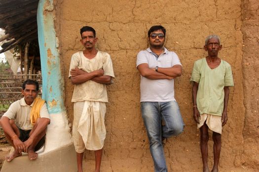 Abhijeet Dipke Heckled by Influencers During Balaghat Visit