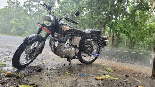 Foto profissional grátis de bicicleta, bicicleta grande, chuva