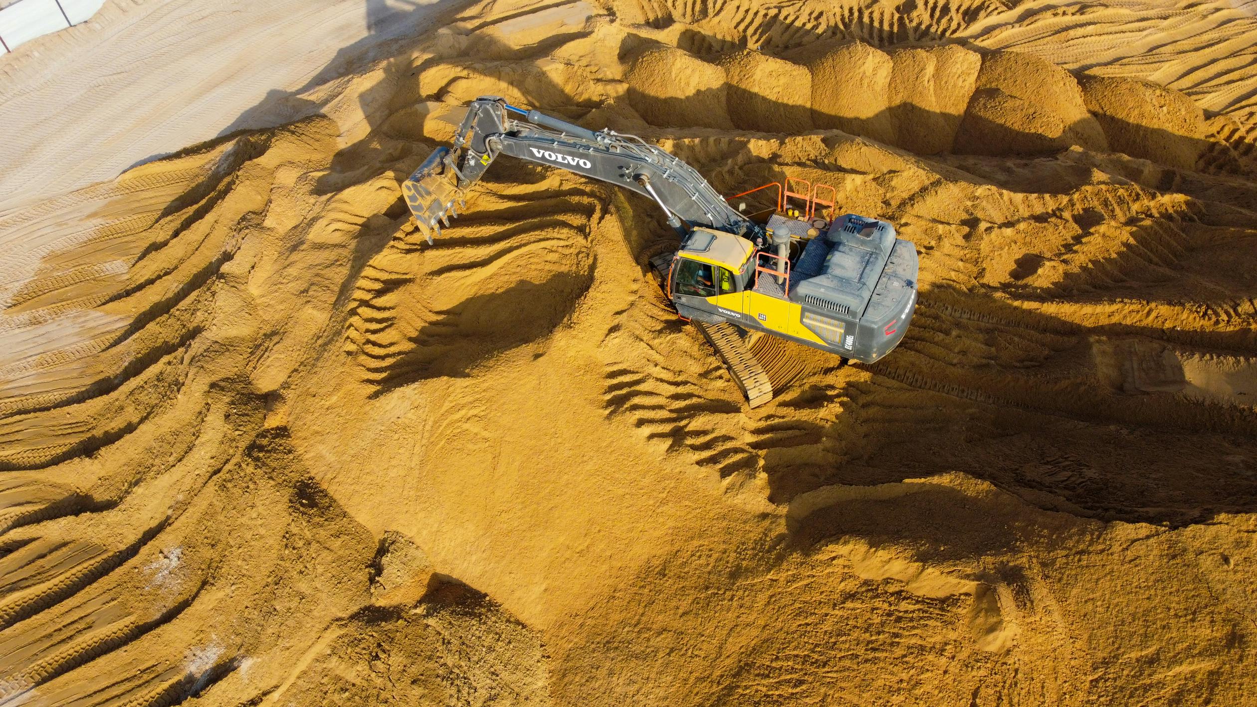 Who is Tim Dobson? CEO of Magnetite Mines