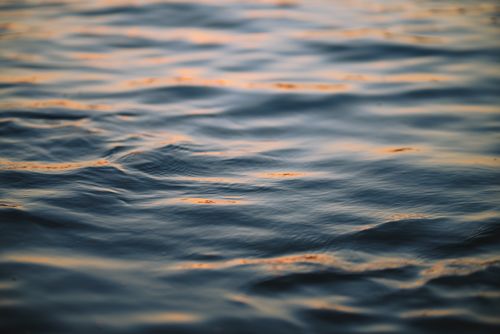 Free Tranquil ocean surface with sunset reflections, capturing calming and peaceful vibes. Stock Photo
