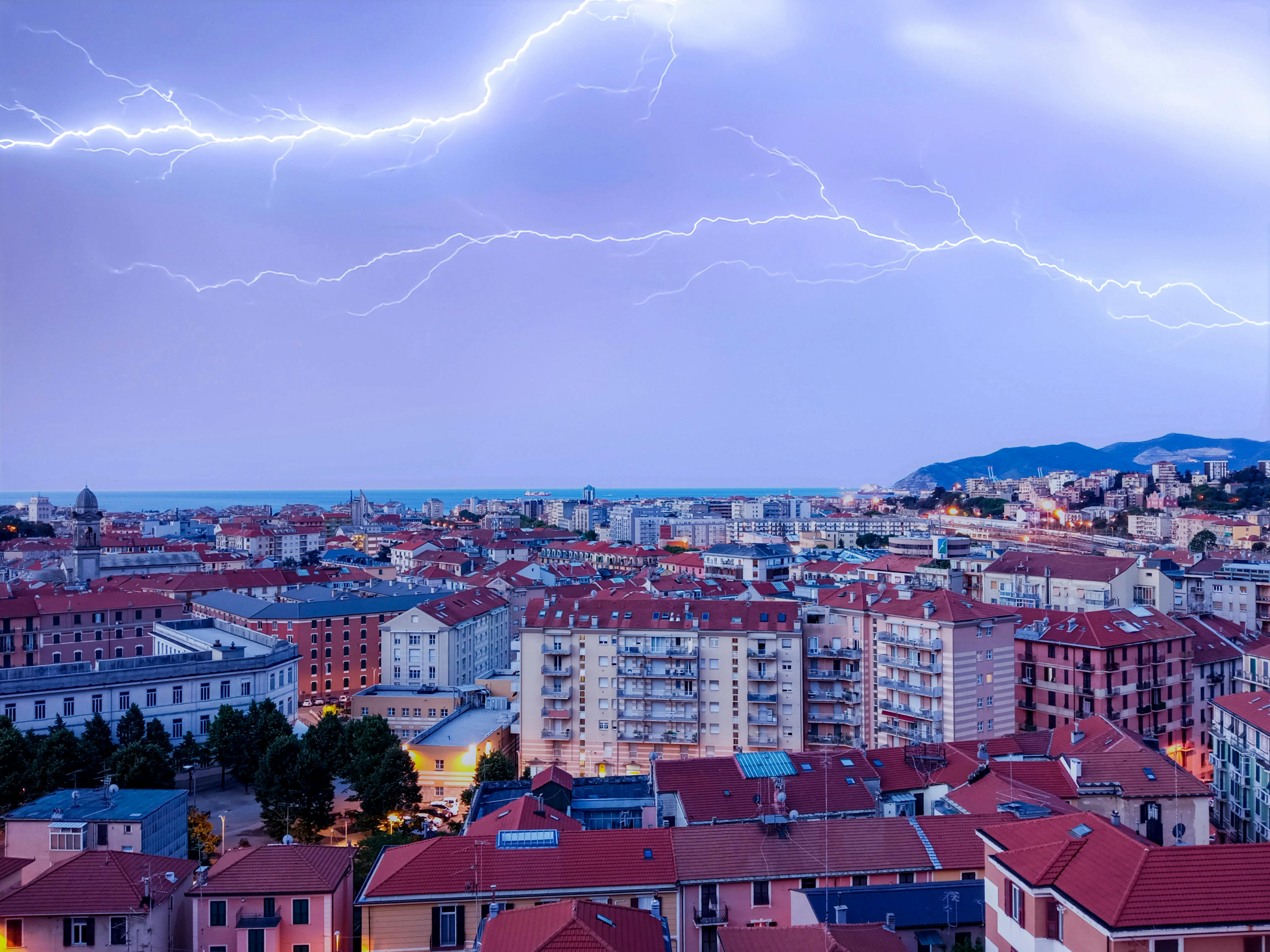 What to Do If Your Roof Leaks During a Storm