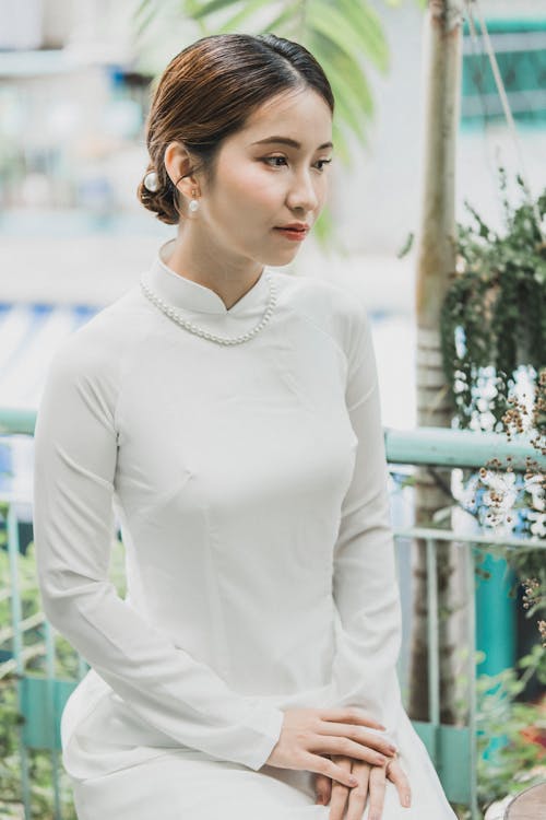 Free Woman in a White Dress Sitting Stock Photo