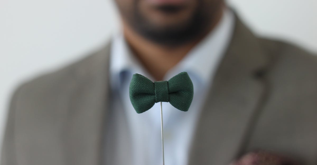 How to put on a strap bow tie