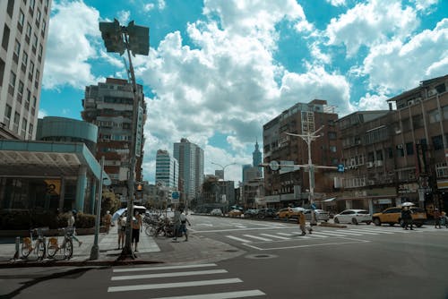 Fotos de stock gratuitas de autos, calles, cielo