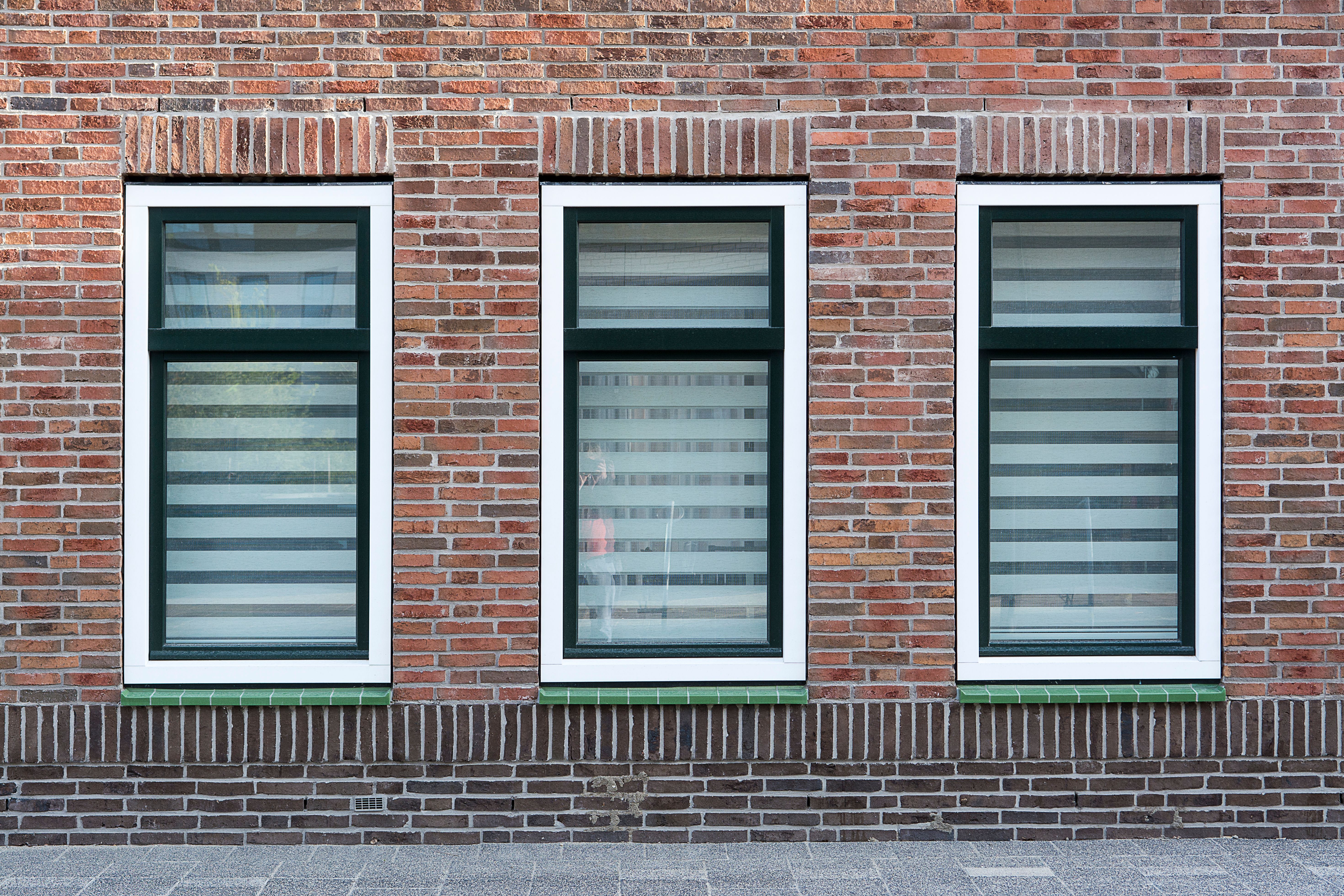 pocket replacement vs full-frame replacement window in a brick wall