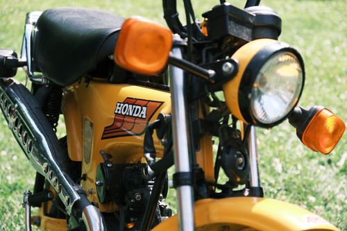 Free Detailed close-up shot of a vintage Honda motorcycle on a sunny day. Stock Photo