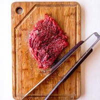 Seasoned raw beef steak on a wooden board — Fábio Bueno on Pexels