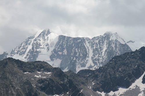 Alpler, bulutlu gökyüzü, buz içeren Ücretsiz stok fotoğraf
