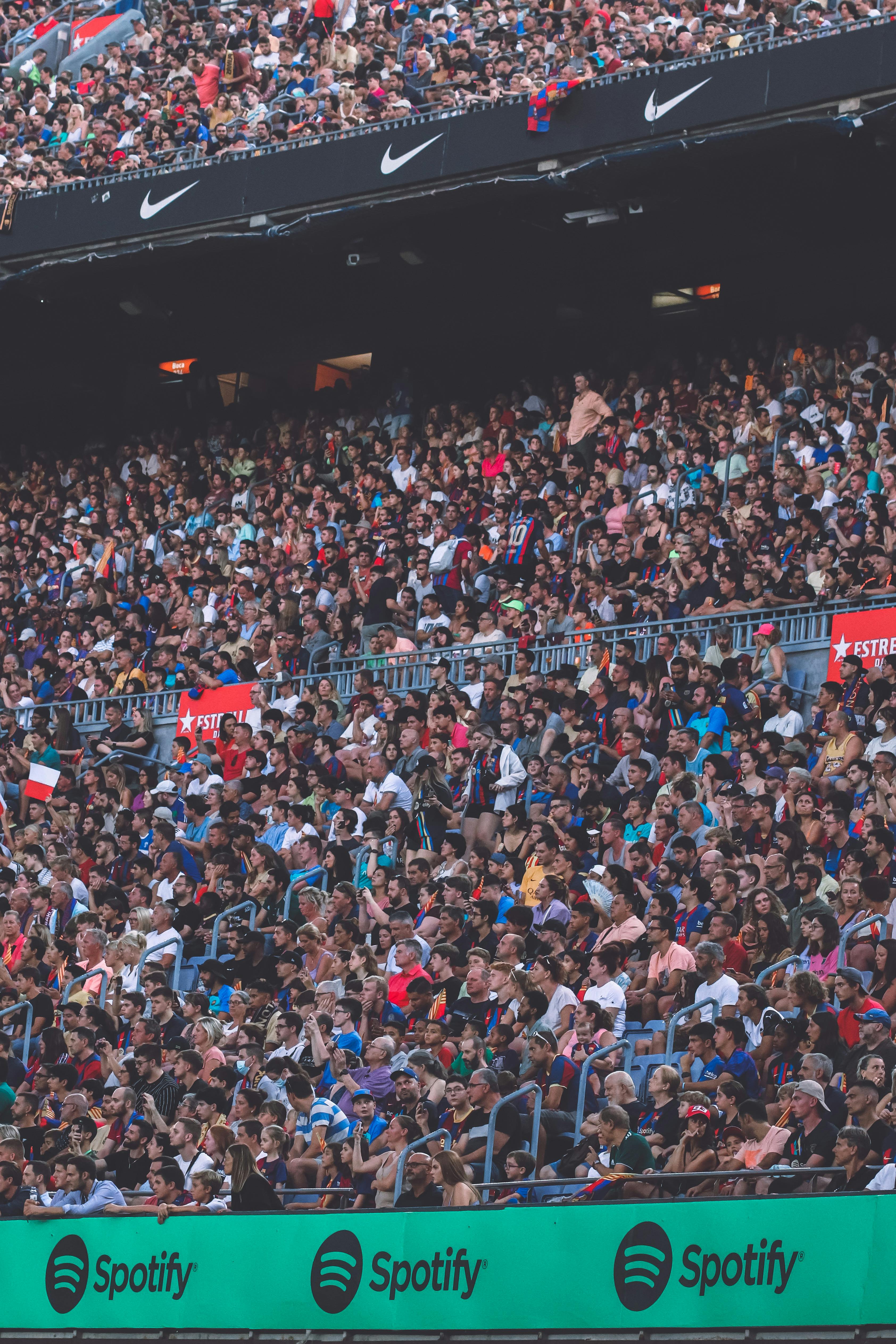 crowd in camp nou grandstand