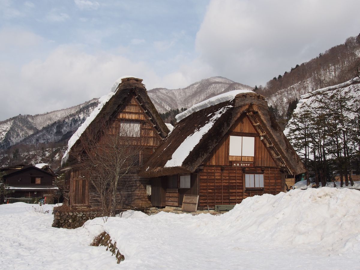 Gokayama gassho-zukuri farmhouses in winter snow, Toyama Prefecture