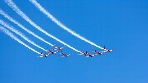 Gratis arkivbilde med blå himmel, fly, flyshow