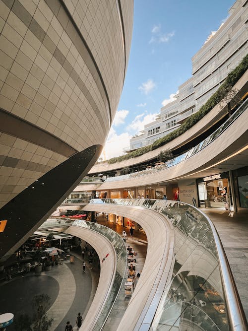 Free Photo of Shopping Center with Modern Architectural Design Stock Photo