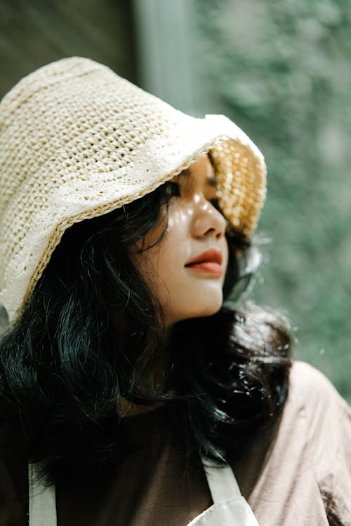 Základová fotografie zdarma na téma asijská holka, holka, klobouk