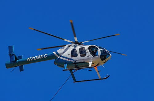 De franc Foto d'estoc gratuïta de cel blau, foto amb angle baix, helicòpter Foto d'estoc