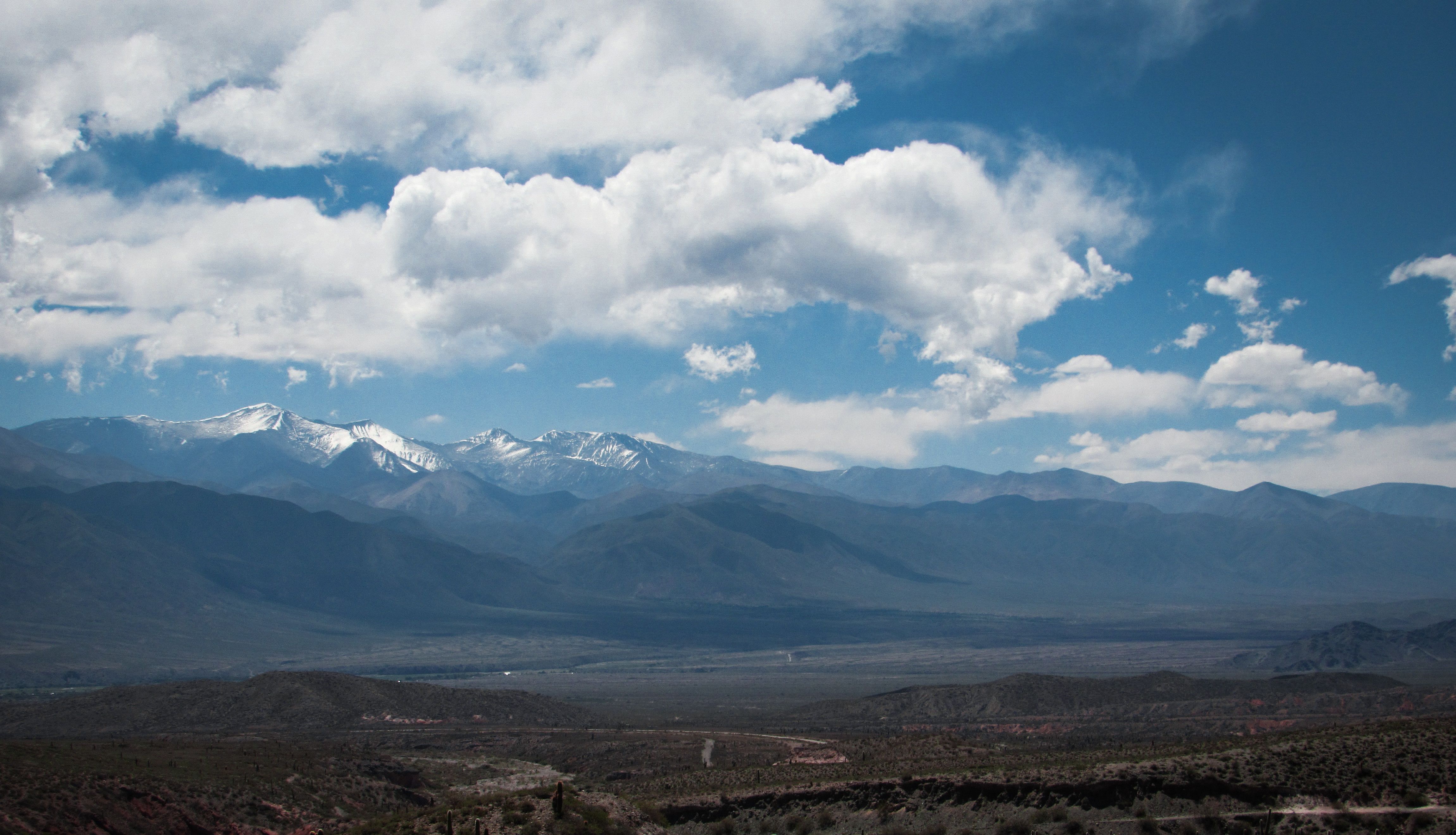 White Clouds over the Mountains · Free Stock Photo