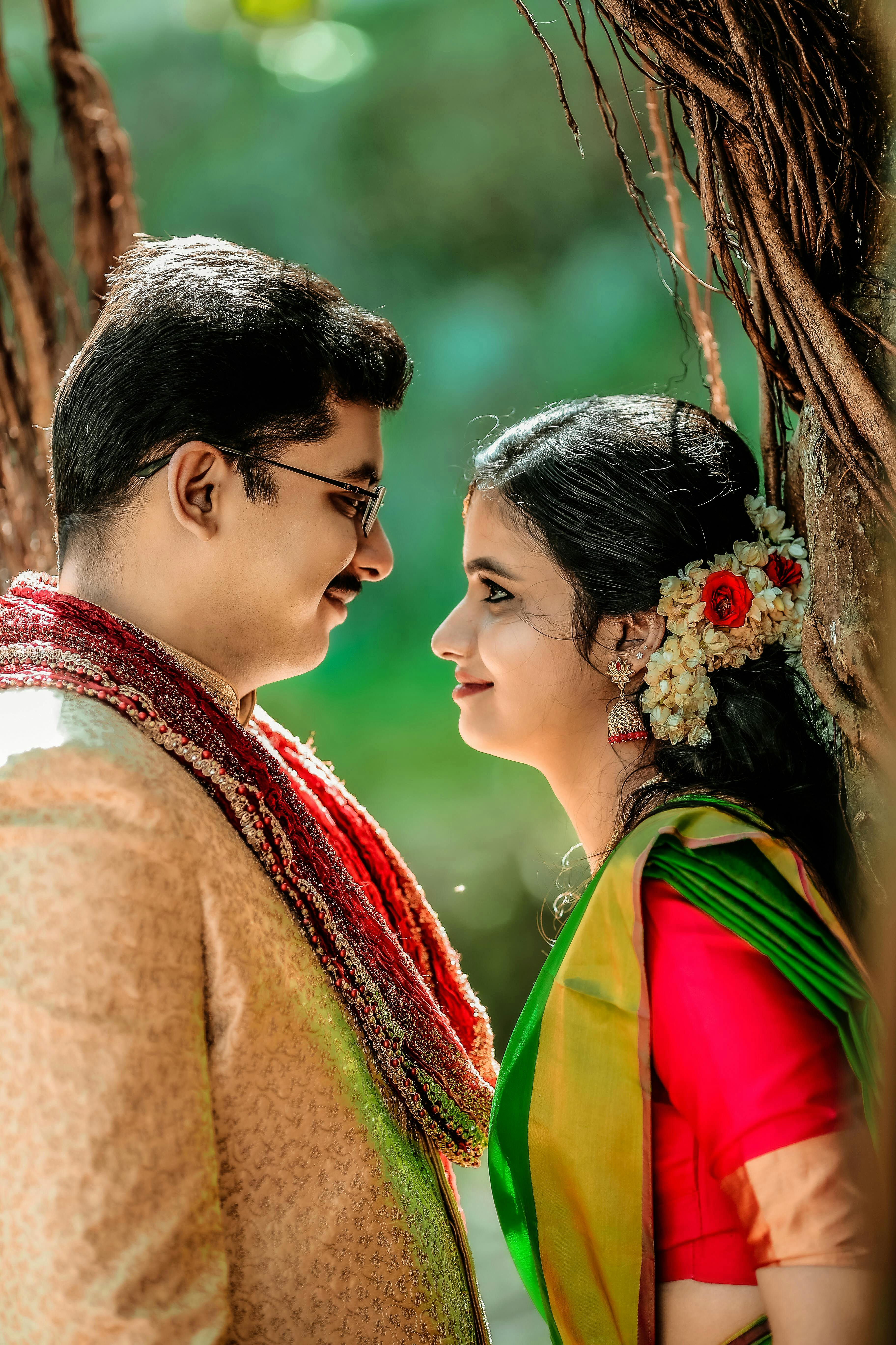 What does an underwatered tree look like?