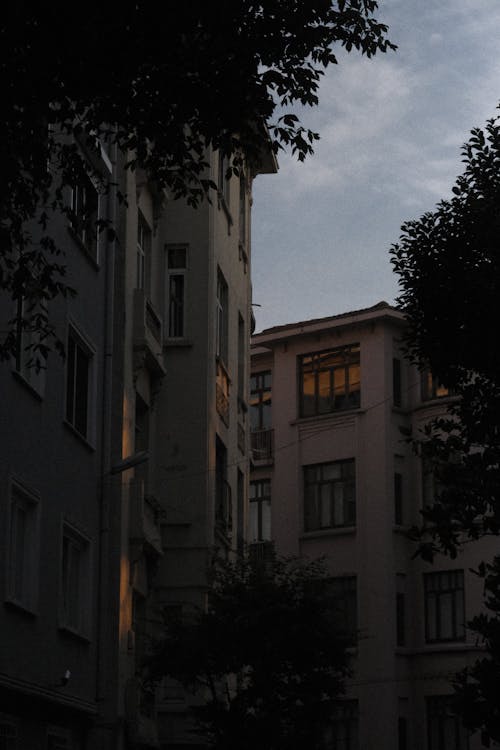 Gratis stockfoto met avond, buitenkant van het gebouw, city street