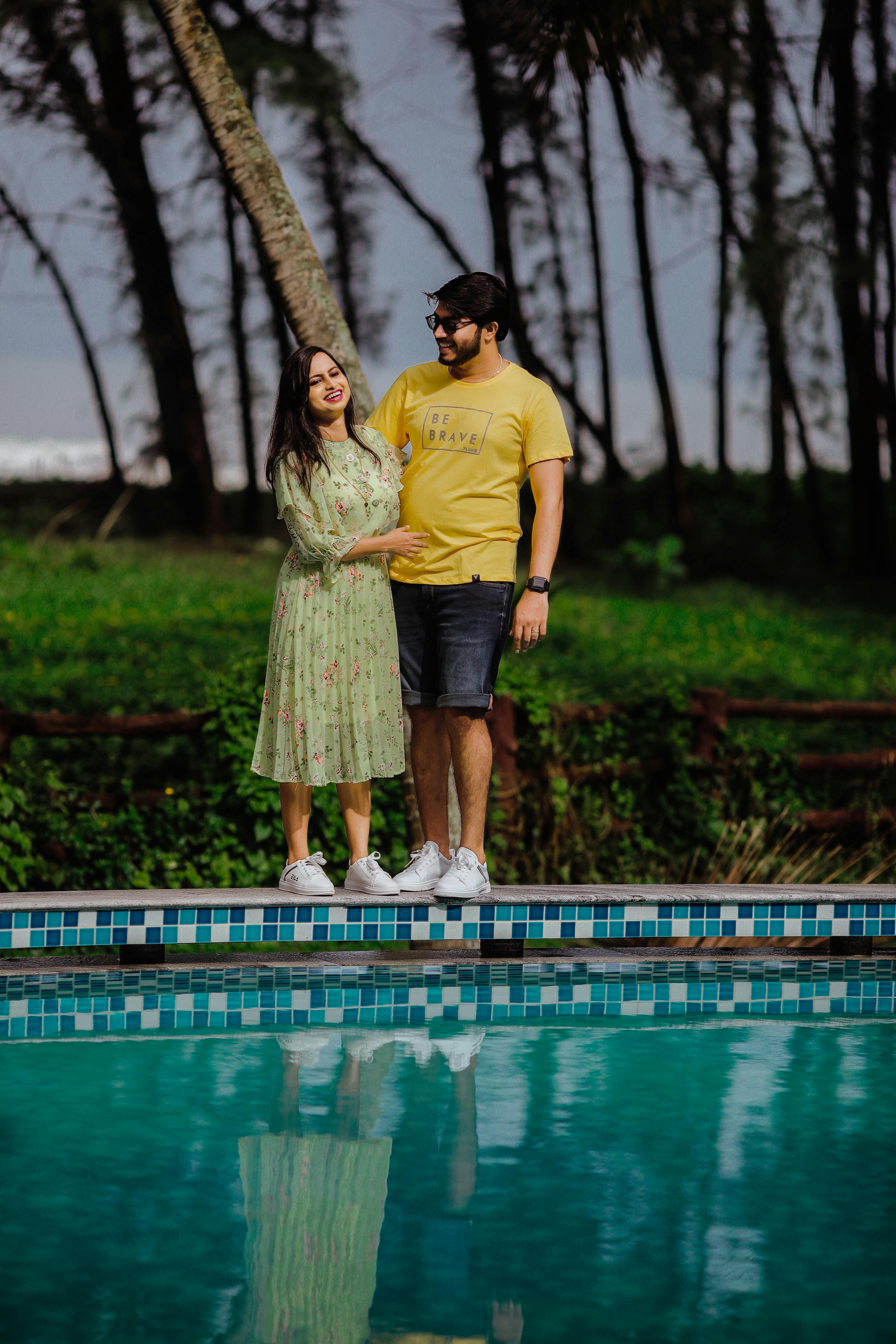 Happy Couple in Swimming Pool Stock Photo - Image of love, shallow:  186143892