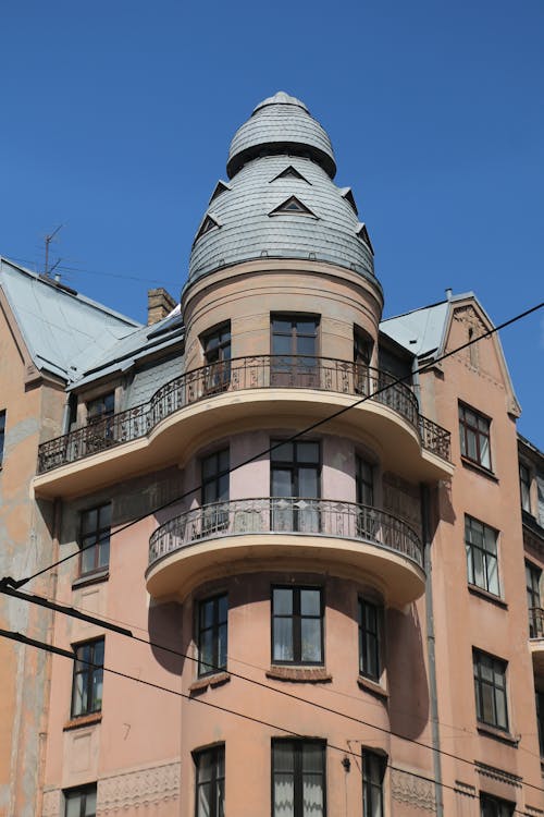 Kostnadsfri bild av arkitektur, balkonger, blå himmel