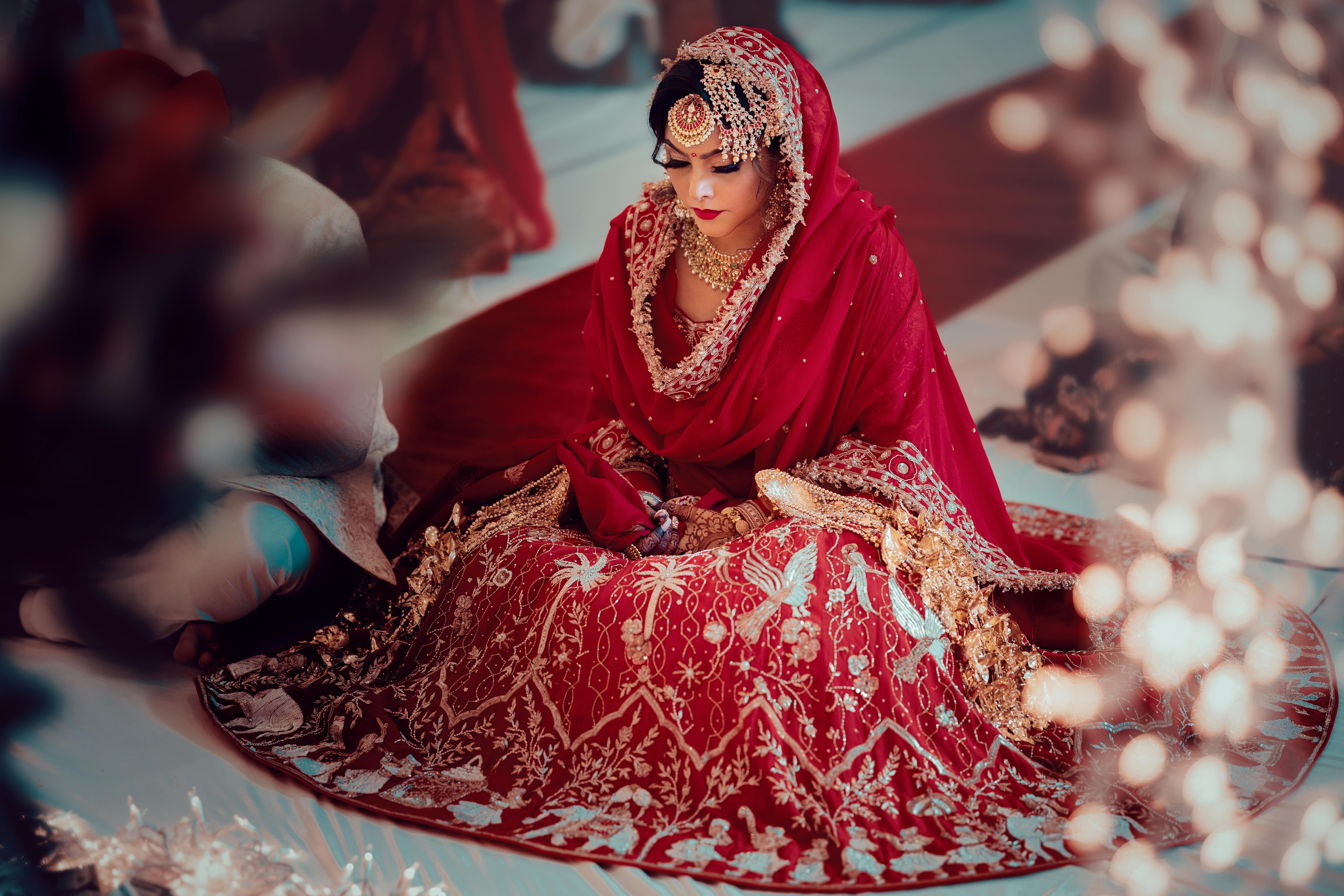 Red And Gold Indian Wedding Dress Photos, Download The BEST Free Red And  Gold Indian Wedding Dress Stock Photos & HD Images