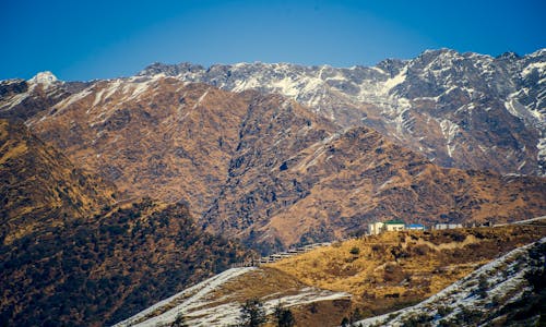 Sommet De La Montagne Enneigée