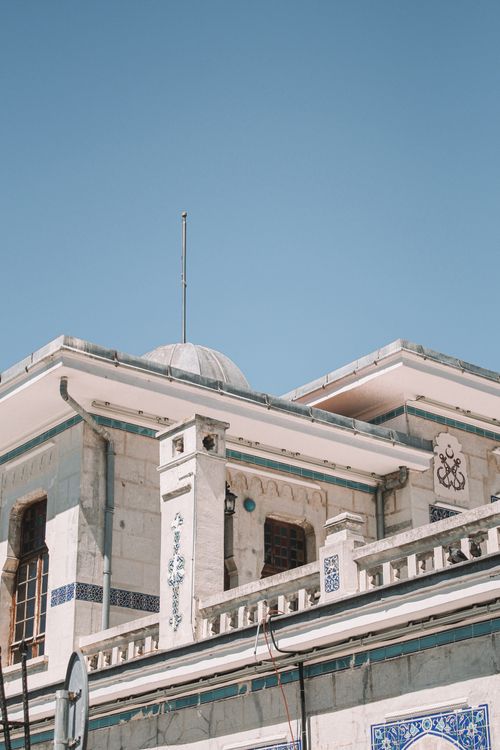 Free Elegant traditional architecture of a Middle Eastern building under a clear blue sky. Stock Photo