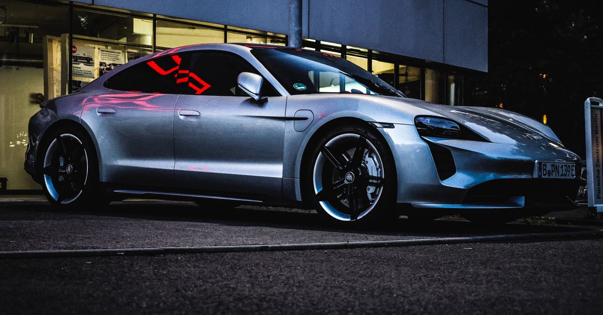 Профессиональные студийные фотографии автомобилей
