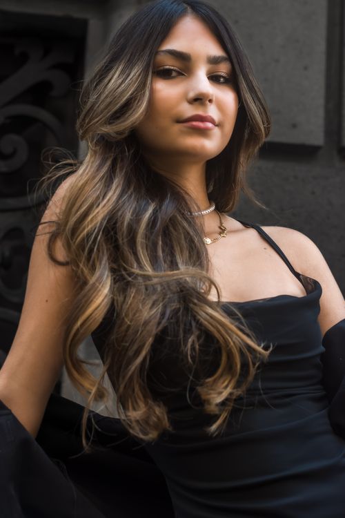 Free Chic portrait of a young woman in Mexico City, showcasing elegance and style. Stock Photo