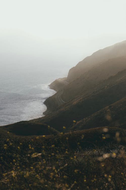 Foto d'estoc gratuïta de cel blanc, llum del dia, mar