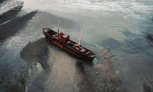 Photos gratuites de abandonné, bateau, bord de la mer