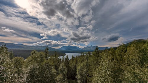 bulutlar, dağ, dağlar içeren Ücretsiz stok fotoğraf