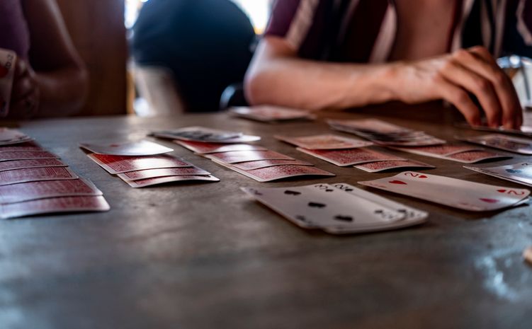 Online Casino: Spielautomaten und Live-Spiele im Überblick