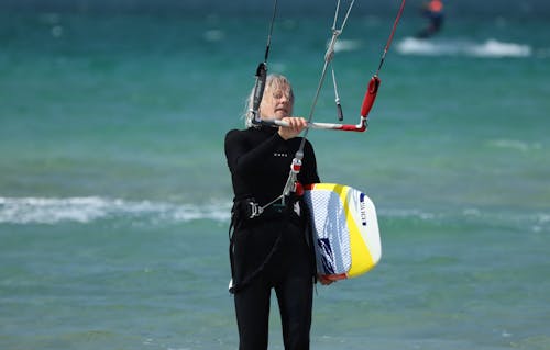 Fotobanka s bezplatnými fotkami na tému kite surfing, muž, rekreácia