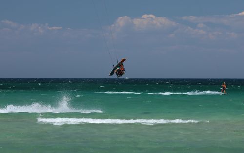 Free Dynamic kitesurfing scene capturing the thrill of water sports against a stunning seascape. Stock Photo