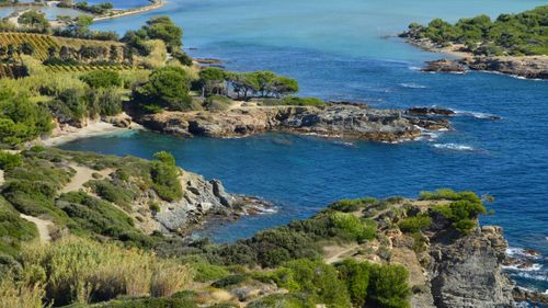 Free Idyllic coastal scenery with turquoise waters and rocky shores viewed from above. Stock Photo