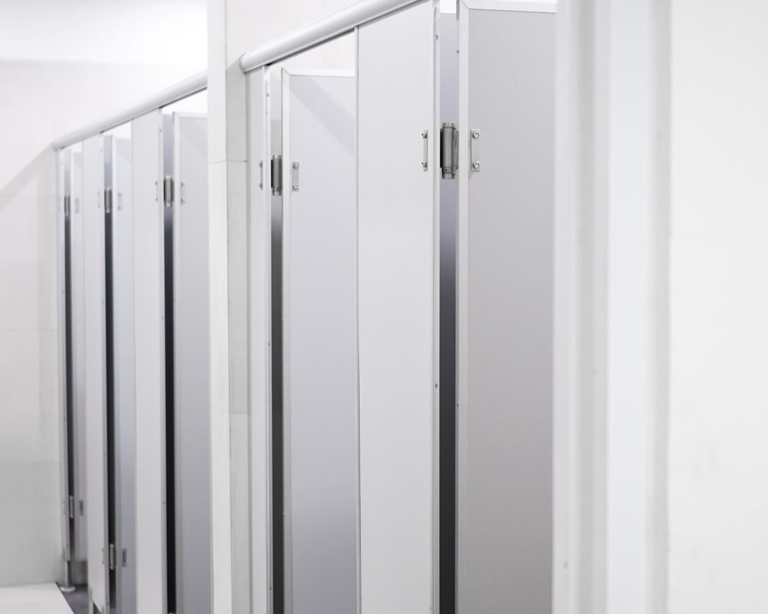 Washroom cubicles with aligned laminate partitions