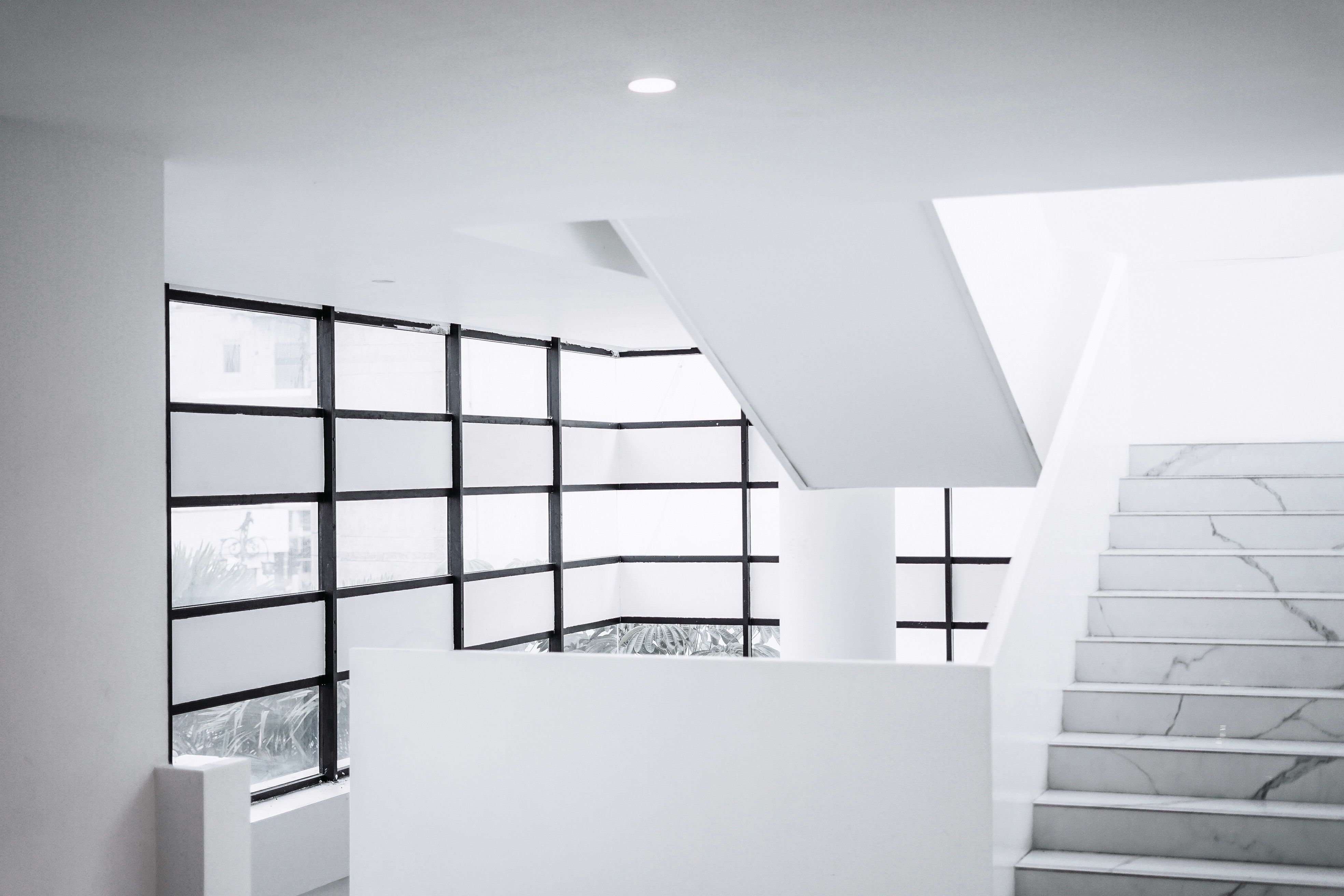 Interno dello studio in luce naturale