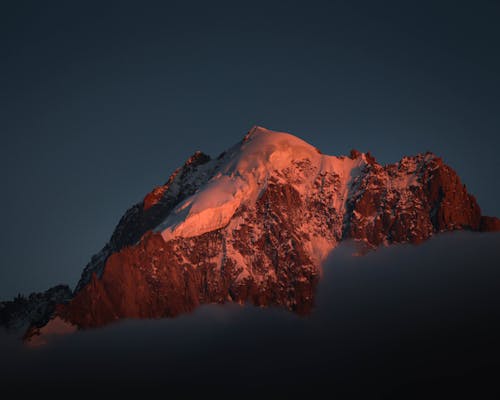 akşam karanlığı, dağ, kar içeren Ücretsiz stok fotoğraf