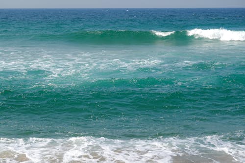 Ocean Waves Crashing on Shore