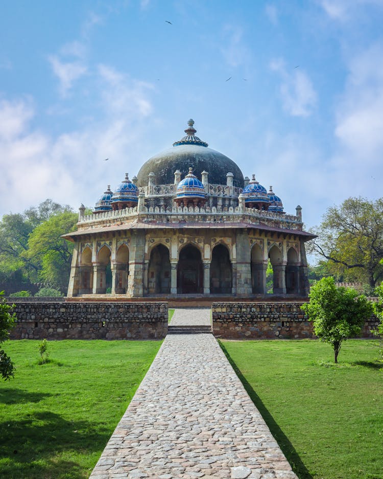 Tomb Of Isa Khan In Delhi India