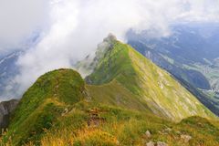 Upload thumbnail, photo by Mario Vogt on Pexels