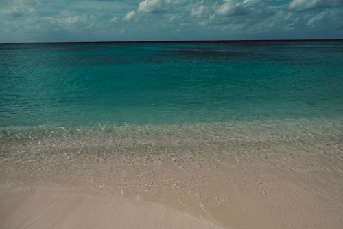 Free Discover the serene beach and crystal-clear waters of Cuba, perfect for relaxation and escape. Stock Photo