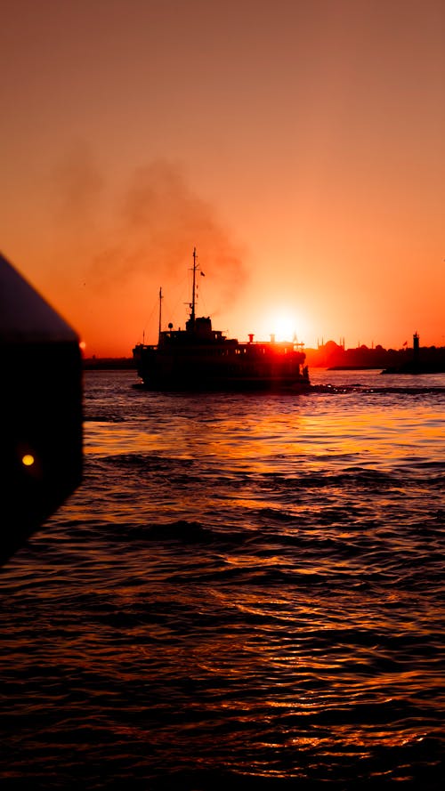 Δωρεάν στοκ φωτογραφιών με βάρκα, δύση του ηλίου, ήλιος