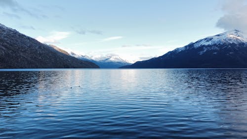 Immagine gratuita di catena montuosa, inverno neve, lago